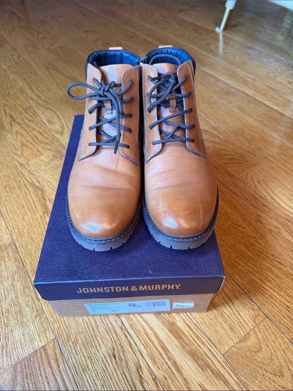 Johnston & Murphy kids size 5 Tan Leather Chukka Boots like new